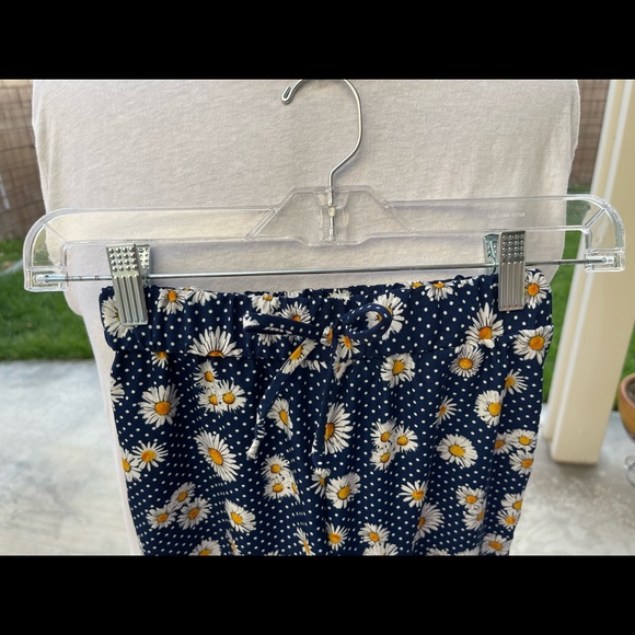 Girl pant size Small 7/8 , Navy Blue daisy and polka dot elastic waist - Picture 3 of 10